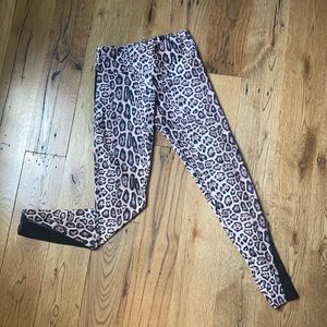 Onzie small leopard print athletic leggings